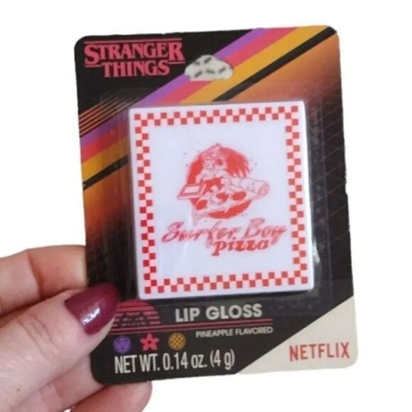 Netflix STRANGER THINGS MakeUp Brushes And Lipgloss Set NWT - Picture 4 of 14